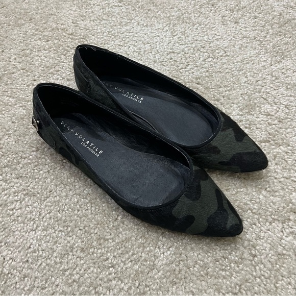 VERY VOLATILE Los Angeles SKYE Camo Flats Shoes Leather Brushed Hair Womens 8, - Picture 3 of 15
